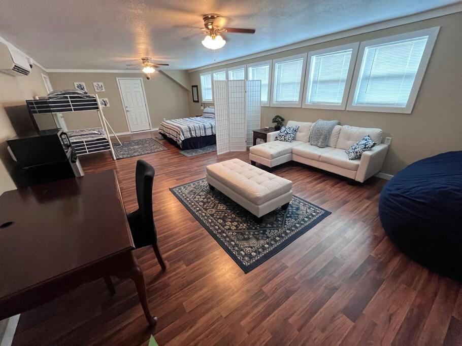 Skinny Big House In Jefferson City Ngoại thất bức ảnh